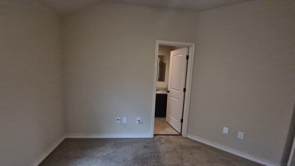 More Photos Of 6866 Lakeview Dr, San Antonio Multifamily For Sale