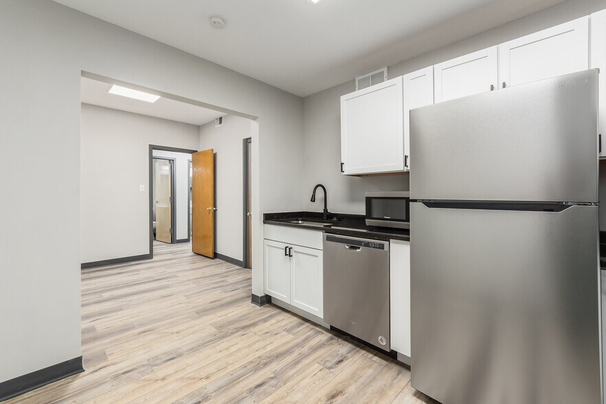 More Photos Of 1251 W Broad St, Columbus Storefront Retail Office For Sale