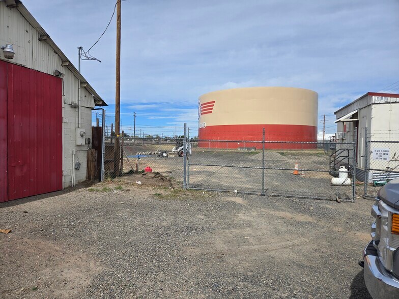 More Photos Of 205 SE Railroad Blvd, Redmond Industrial For Sale