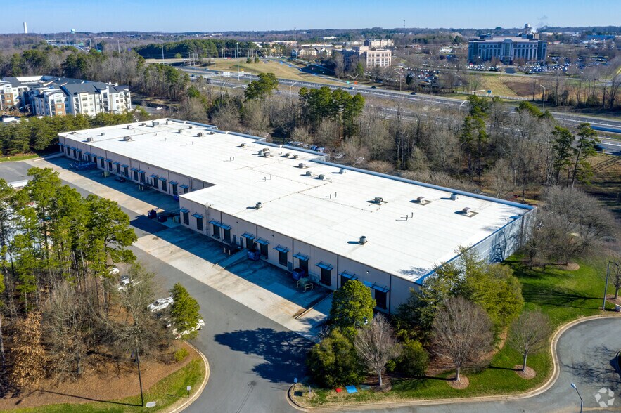 More Photos Of 9006 Perimeter Woods Dr, Charlotte Light Distribution For Lease