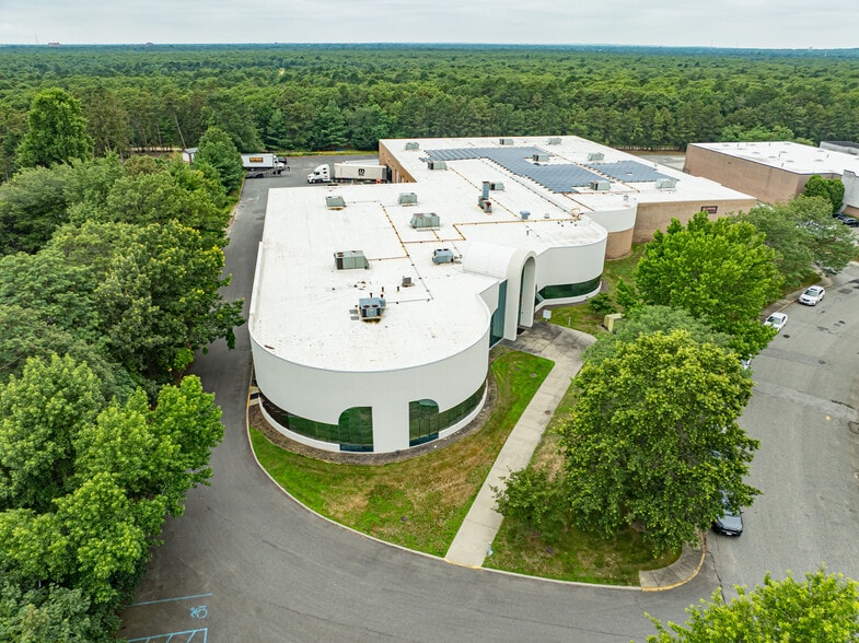 More Photos Of 30 Crossways E, Bohemia Manufacturing For Sale