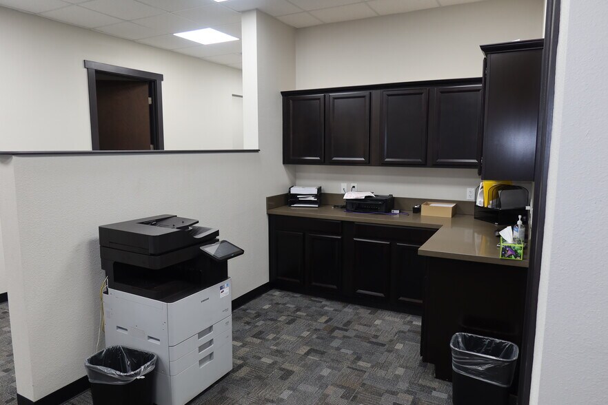 More Photos Of 7100 E Cave Creek Rd, Cave Creek Office Residential For Lease