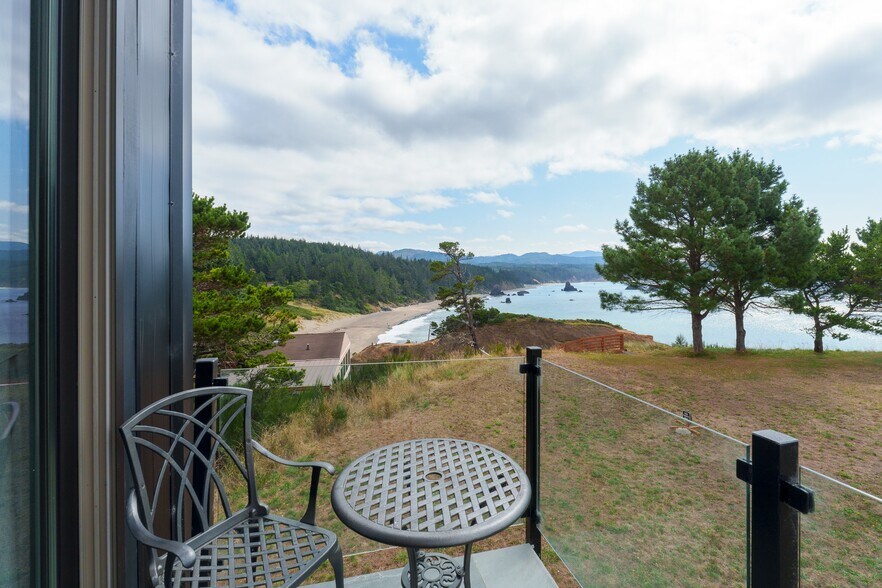 More Photos Of 409 Jackson St, Port Orford Specialty For Sale