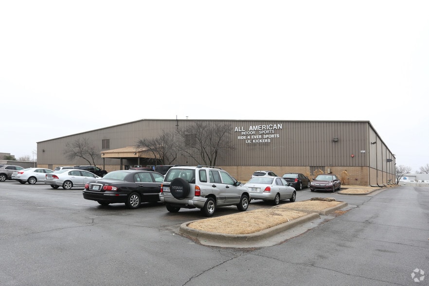 More Photos Of 8875 Rosehill Rd, Lenexa Health Club For Sale