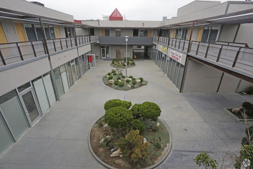 More Photos Of 3868-3876 Crenshaw Blvd, Los Angeles Storefront Retail Office For Lease