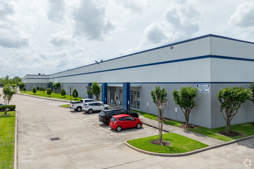 More Photos Of 9330 W Airport Blvd, Houston Warehouse For Lease