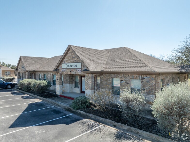 Primary Photo Of 1464 E Whitestone Blvd, Cedar Park Medical For Lease