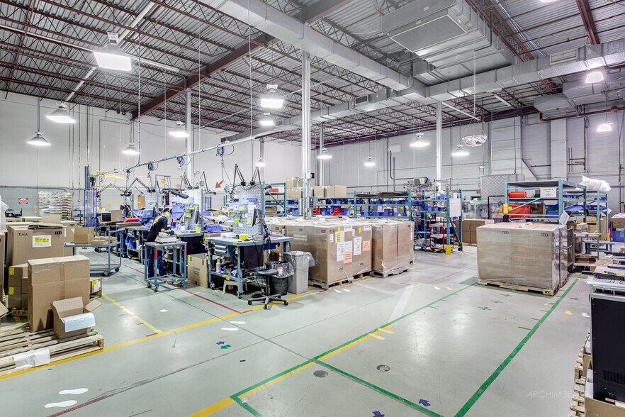 More Photos Of 3200 Rue 2E, Longueuil Warehouse For Lease