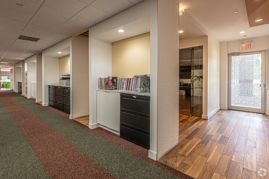 More Photos Of 19 Harbor Park Dr, Port Washington Warehouse For Lease