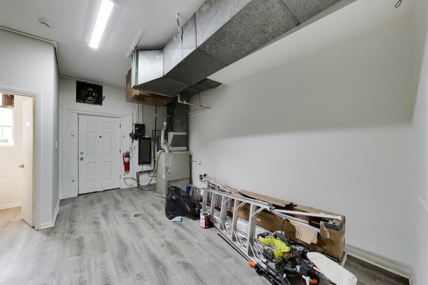 More Photos Of 1667-1675 Oakton St, Des Plaines Storefront For Sale