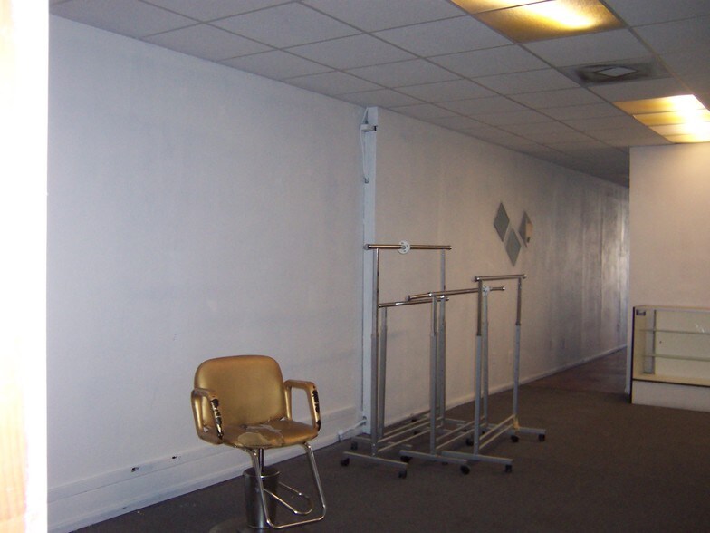 More Photos Of 516 W Lancaster Blvd, Lancaster Freestanding For Lease