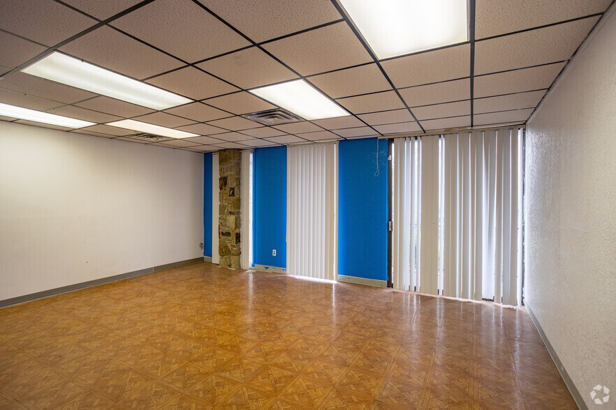 More Photos Of 7901 NE 10th St, Midwest City Office For Sale