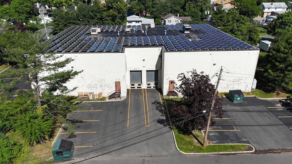 More Photos Of 190 Veterans Dr, Northvale Distribution For Sale
