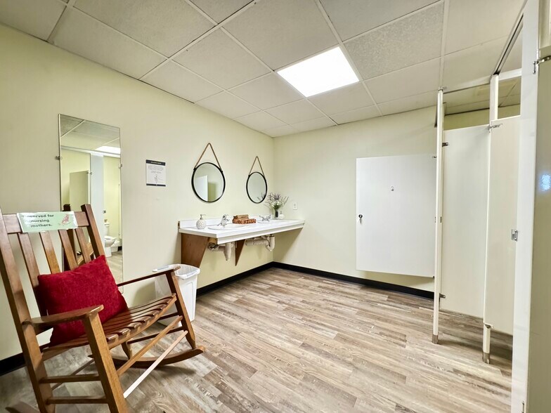 More Photos Of 2015 E Main St, Gas City Flex For Sale