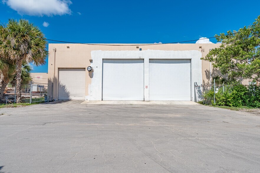 More Photos Of 13185 NW 47th Ave, Opa-locka Warehouse For Sale