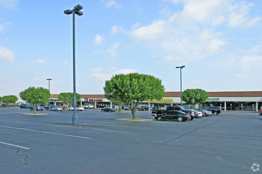 More Photos Of 723-821 W Danforth Rd, Edmond Unknown For Lease