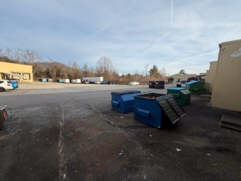 More Photos Of 177-297 Paragon Pky, Waynesville Freestanding For Lease