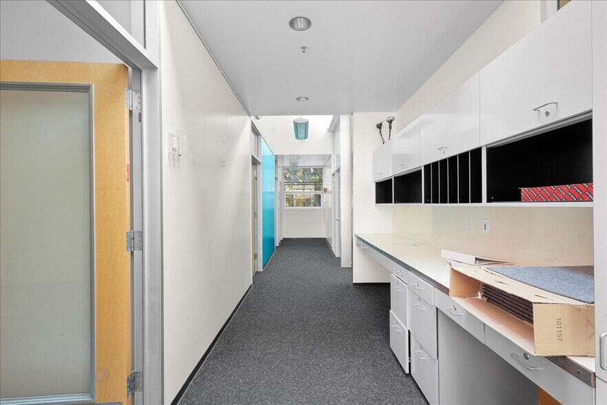 More Photos Of 482 W MacArthur Blvd, Oakland Medical For Sale