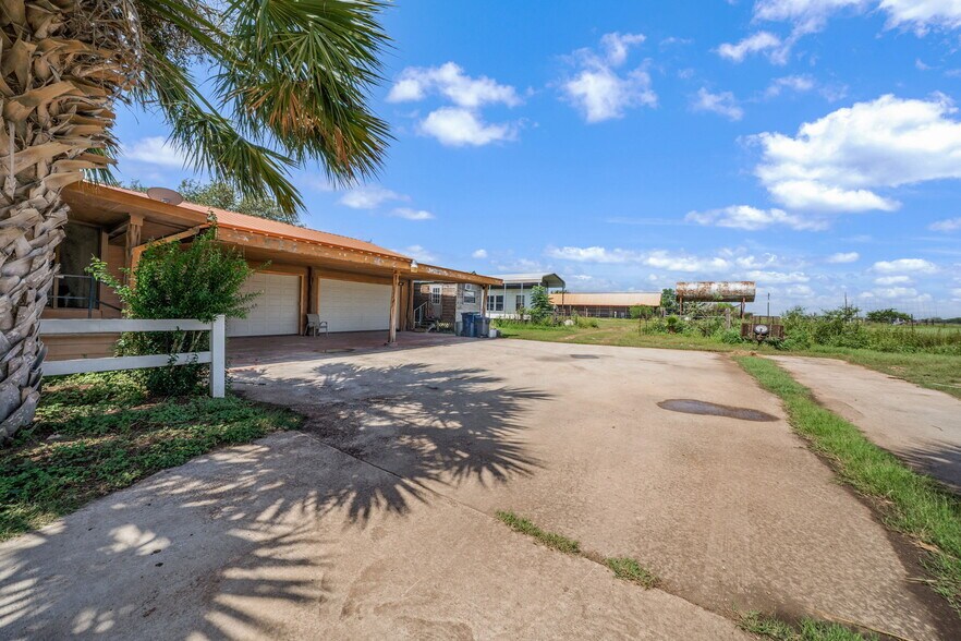 More Photos Of 1551 N Windy Knoll Dr, Devine Land For Sale