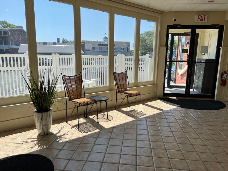 More Photos Of 35 Winter St, Hyannis Office For Lease