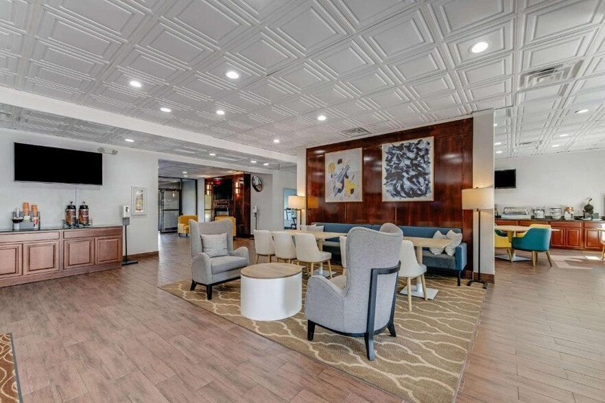 More Photos Of 895 Lake Rd, Thomasville Hotel For Sale