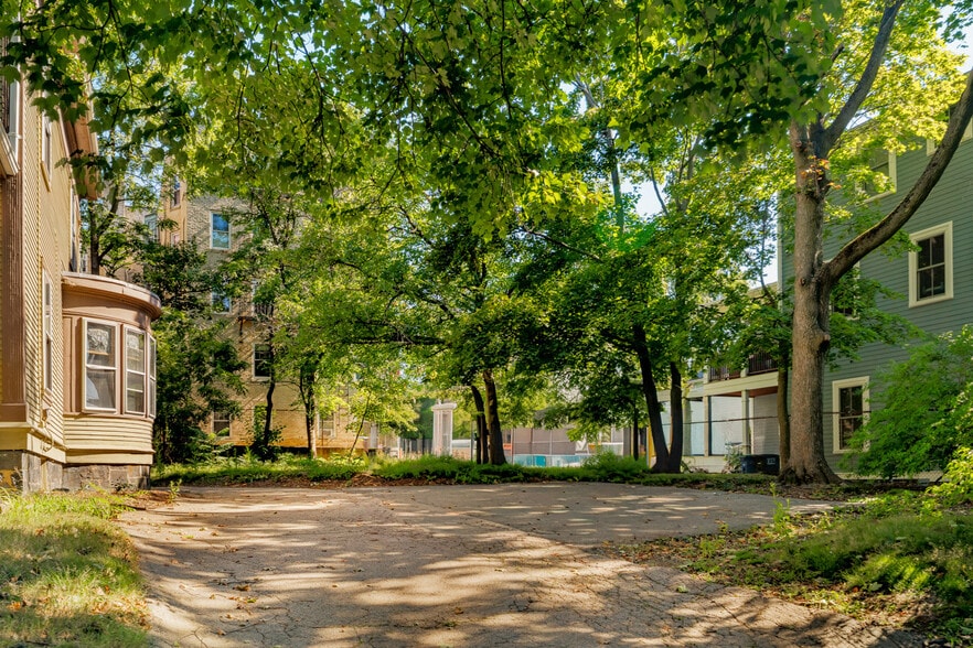 More Photos Of 17 Monmouth St, Somerville Apartments For Sale