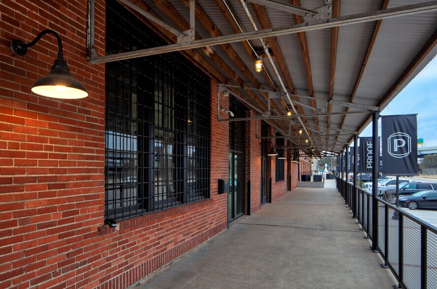 More Photos Of 901 W Vickery Blvd, Fort Worth Storefront Retail Office For Lease