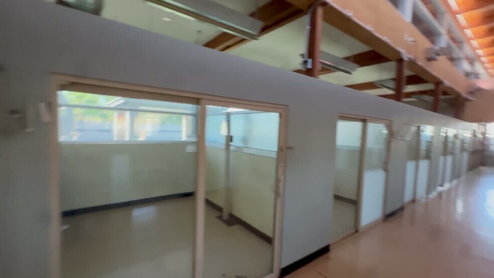 More Photos Of 8028 W Thunderbird Rd, Peoria Veterinarian Kennel For Lease