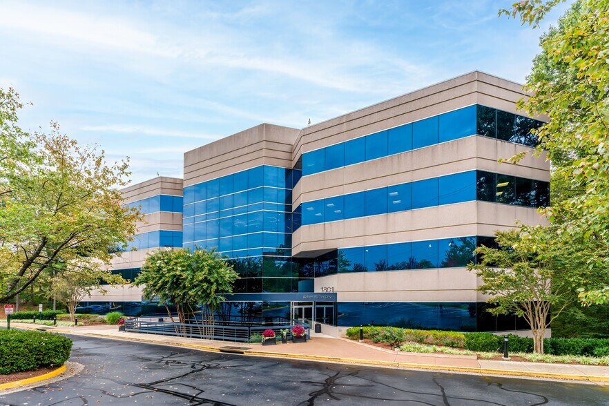 Primary Photo Of 1801 Robert Fulton Dr, Reston Medical For Sale
