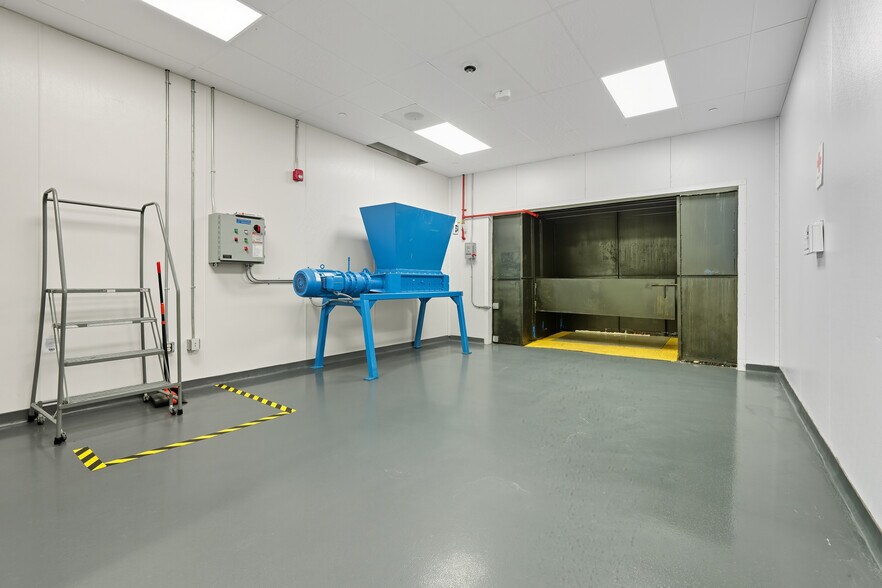 More Photos Of 1466 Curran Hwy, North Adams Manufacturing For Lease