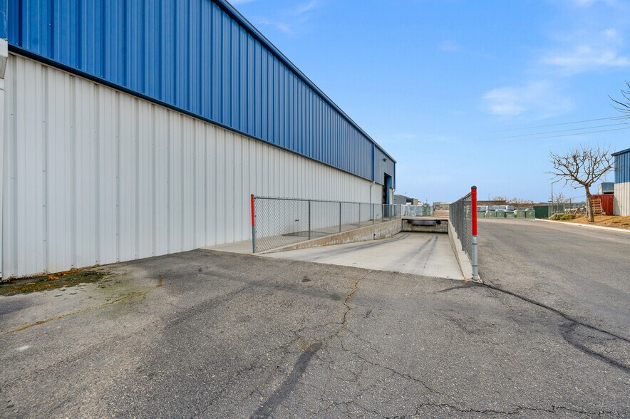 More Photos Of 4634 Weathermaker Ave, Fresno Warehouse For Sale