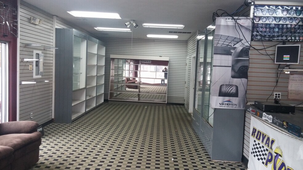 More Photos Of 7 Sidney Ct, Lindenhurst Warehouse For Sale