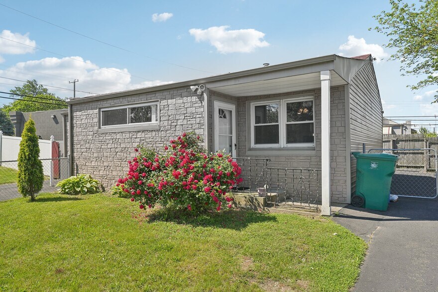 More Photos Of , Levittown General Retail For Sale