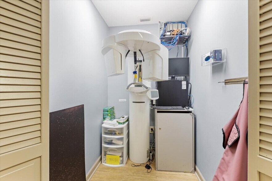 More Photos Of 235-237 John Knox Rd, Tallahassee Medical For Sale