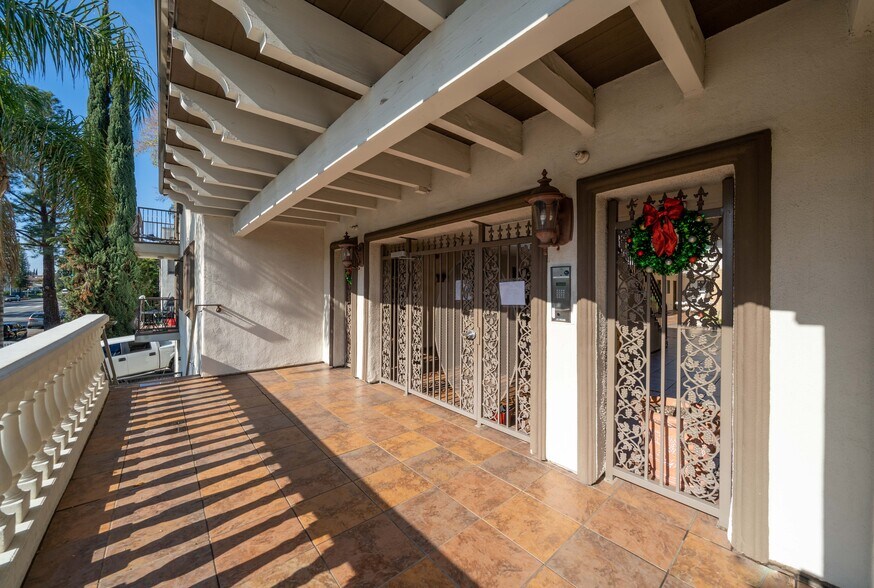 More Photos Of 17115 Chatsworth St, Granada Hills Apartments For Sale