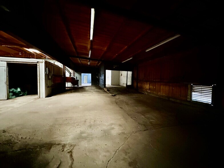 More Photos Of 9420 SE 3rd Ave, Amarillo Showroom For Sale