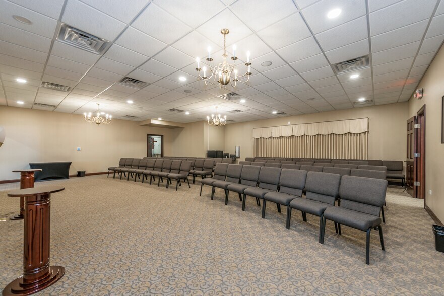 More Photos Of 1745 S Eastwood Dr, Woodstock Bank For Sale