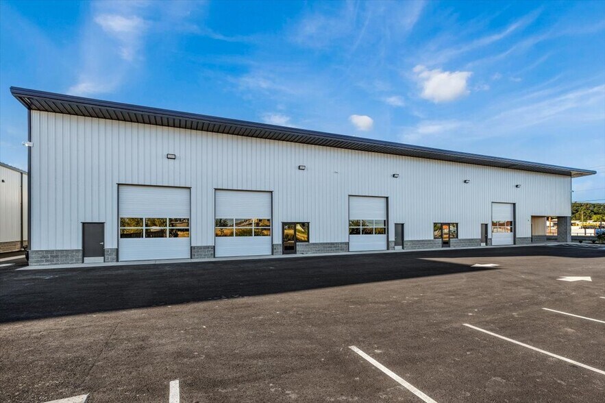 More Photos Of 167 Bateman Dr, Medford Light Manufacturing For Lease