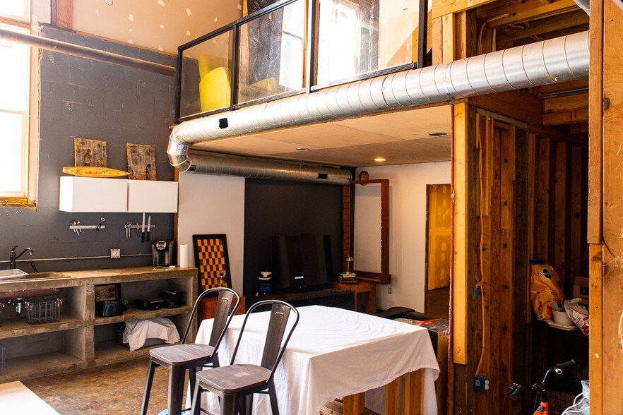 More Photos Of 105 SE Ormond St, Atlanta Storefront For Sale