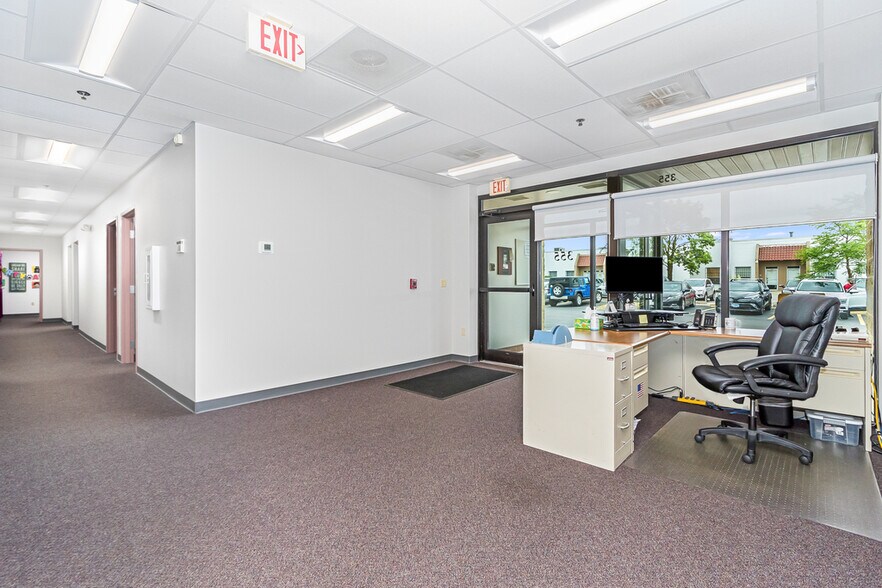 More Photos Of 355 Smoke Tree Plaza Dr, North Aurora Office For Lease