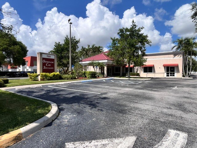 More Photos Of 733 Us-1, North Palm Beach Medical For Sale