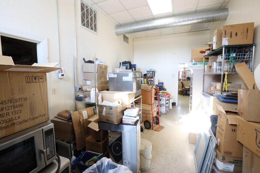 More Photos Of 119-121 E Main St, Smithville General Retail For Sale