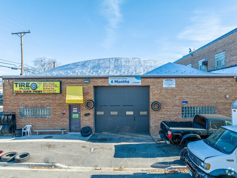 More Photos Of 9201-9207 S Keating, Oak Lawn Self Storage For Lease