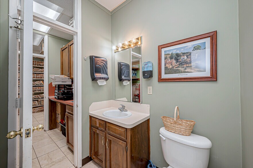 More Photos Of 1219 Farr St, Waller Office Residential For Sale