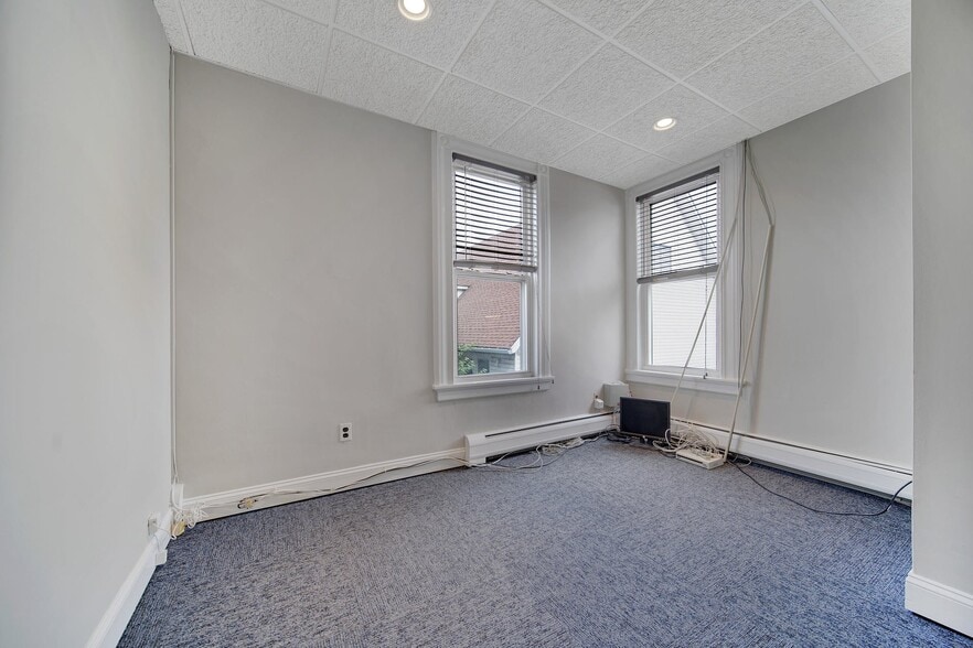 More Photos Of 374 Clifton Ave, Clifton Office For Sale