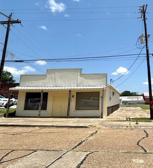 More Photos Of 110 N Zavalla St, Jasper Showroom For Sale