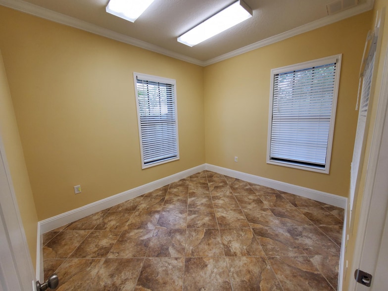 More Photos Of 2429 Manatee Ave E, Bradenton Medical For Lease