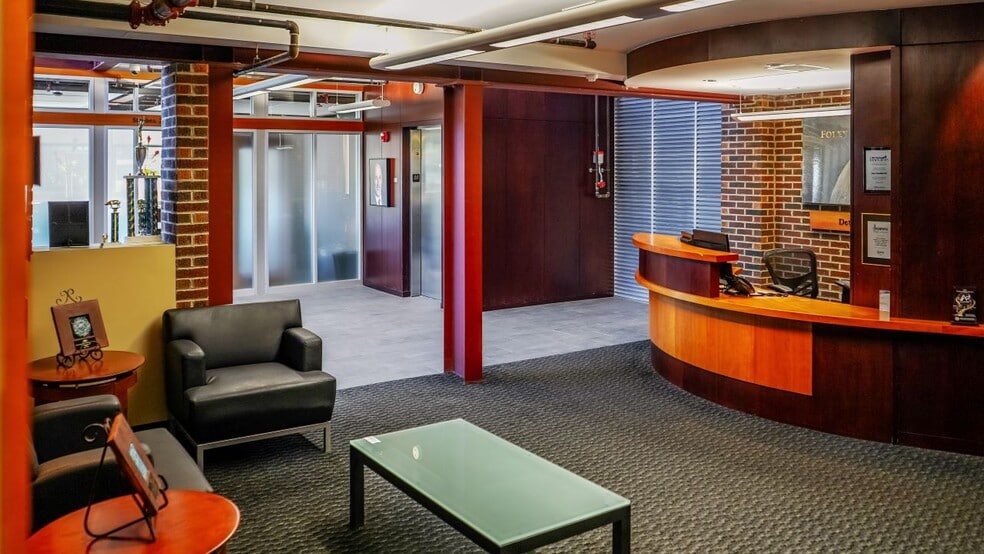 More Photos Of 130 E Nine Mile Rd, Ferndale Office For Sale