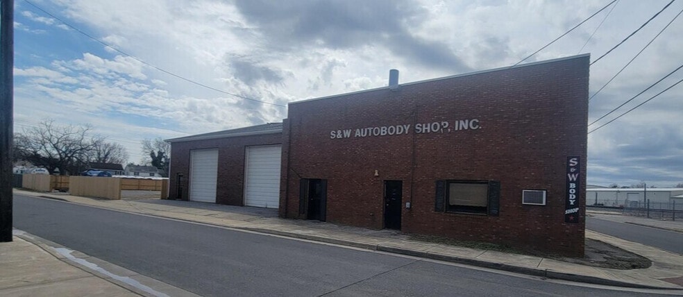 Primary Photo Of 406-416 Martin St, Salisbury Warehouse For Sale