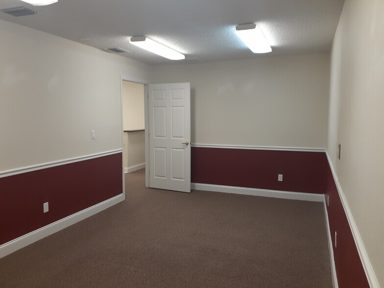 More Photos Of 5290 Seminole Blvd, Saint Petersburg Office For Sale